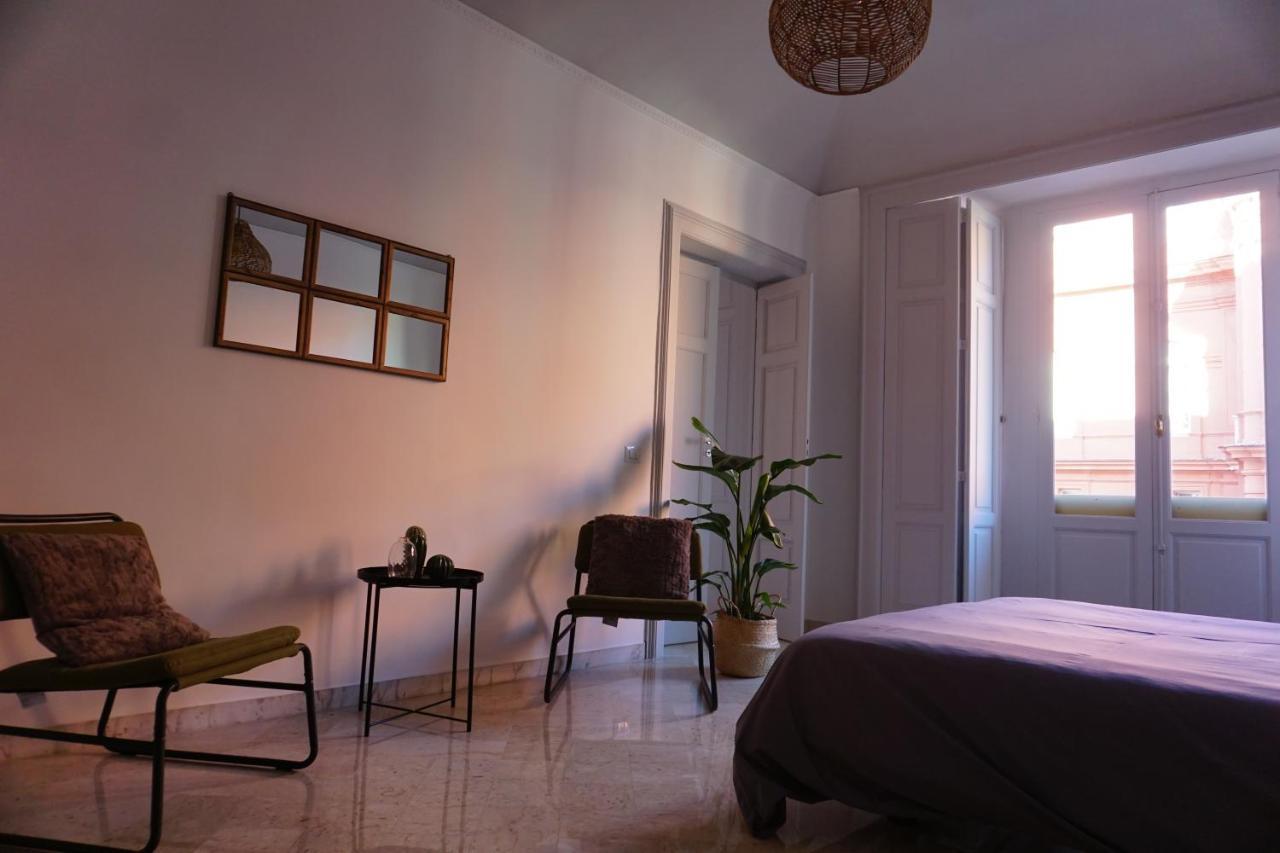 Rossopetruzzelli Apartment Bari Bagian luar foto