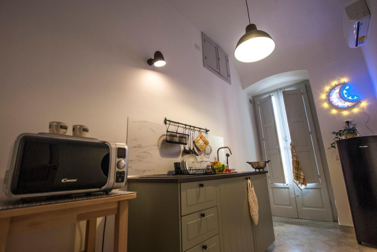 Rossopetruzzelli Apartment Bari Bagian luar foto